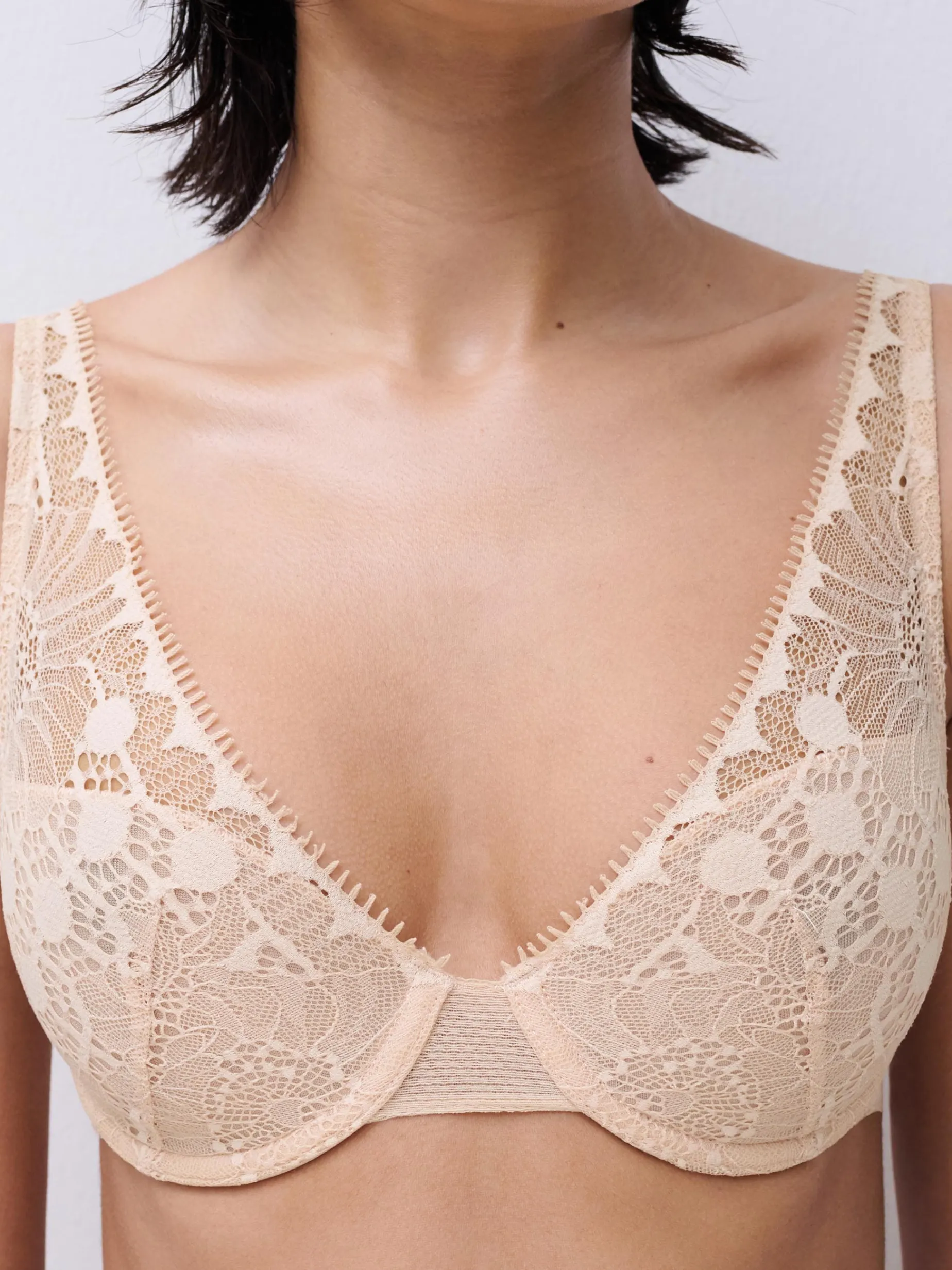 Chantelle Day To Night Plunge BH - Goudkleurig Beige