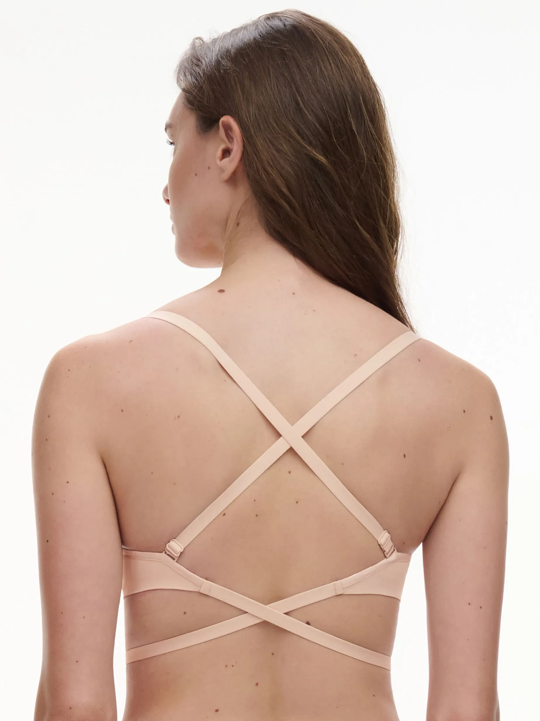 Chantelle EasyFeel OPEN BACK T-shirt BH met open back - Goudkleurig Beige
