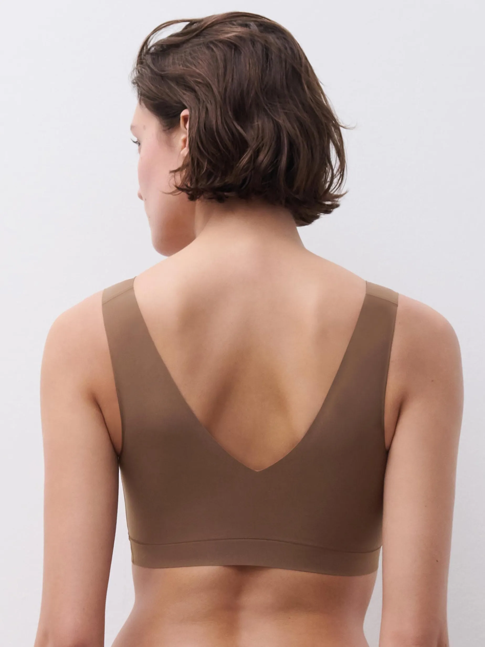 CHANTELLE LAB Softstretch Soft Stretch - V-neck Top - Mocca