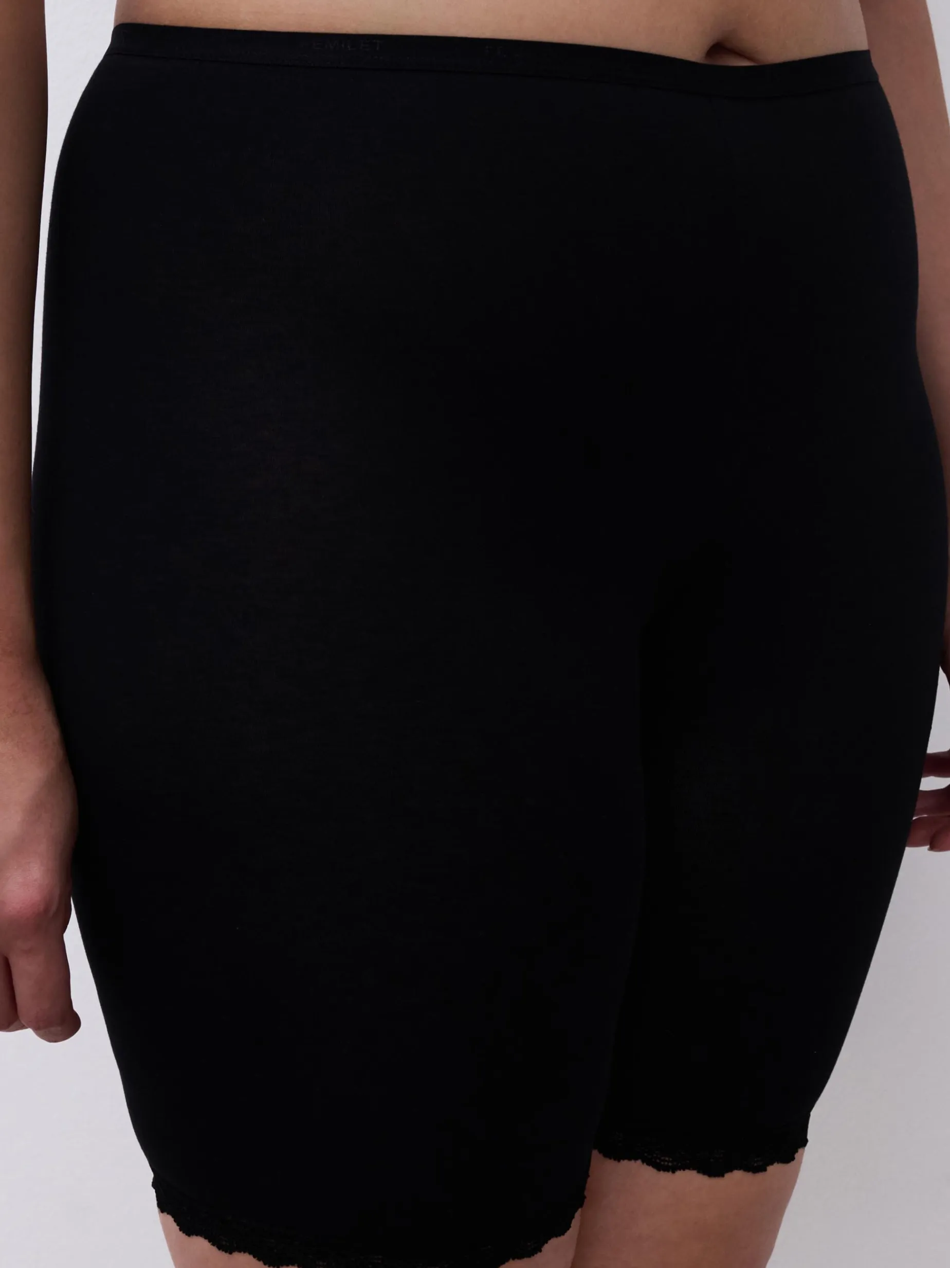 Femilet Basic Lace Long Short - Zwart