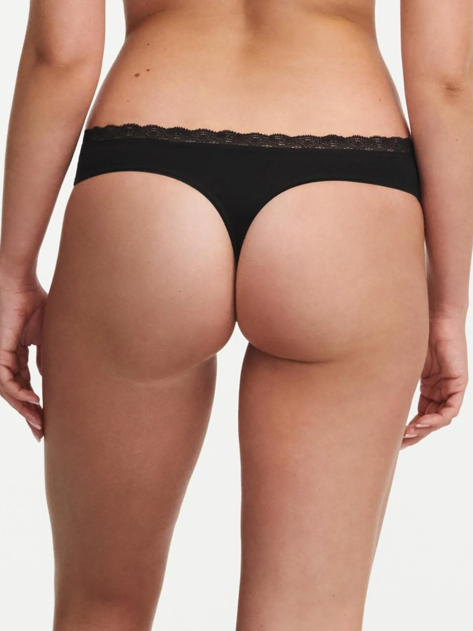 Femilet Basic Lace String - Zwart