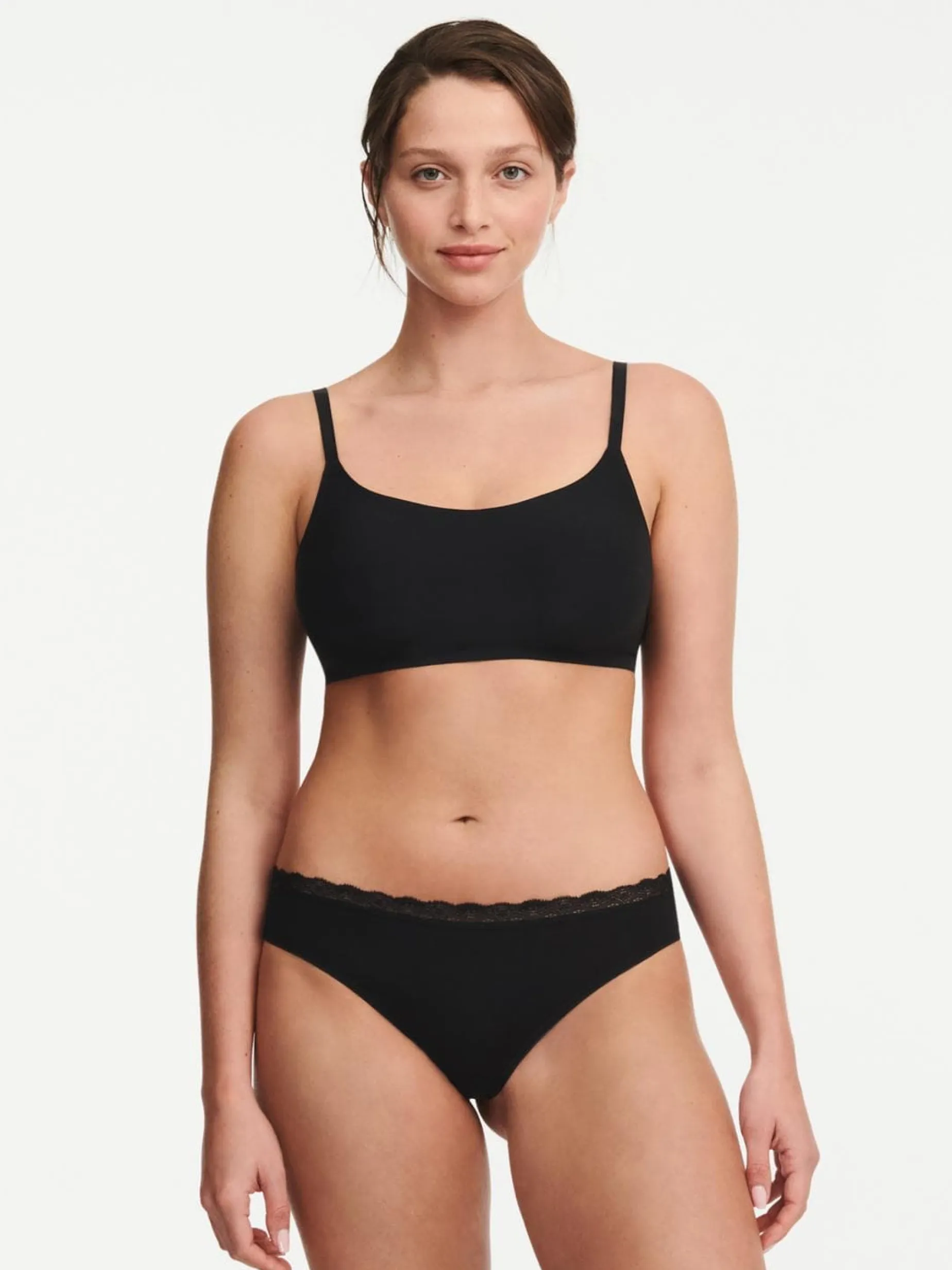 Femilet Basic Lace String - Zwart